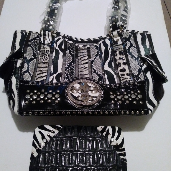 Black and white zebra print handbag - Picture 8 of 10